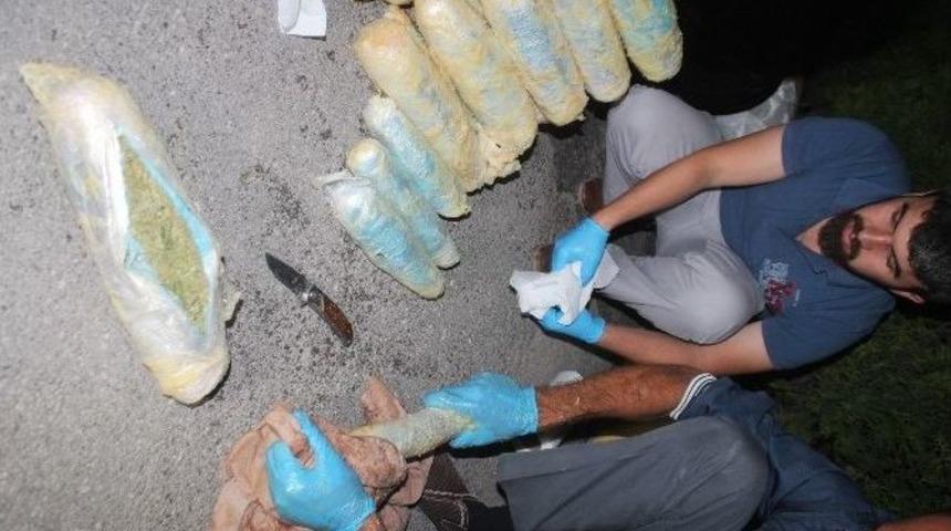 Otomobilin Lpg Tankından 18 Kilo Esrar &Ccedil;ıktı