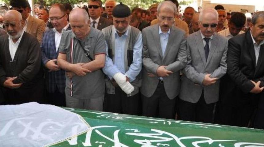 Bakan Bilgin, Bir G&uuml;nde Iki Yakınının Cenazesine Katılıyor