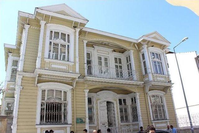 &rsquo;makedon Kulesi&rsquo; İle &rsquo;eski Vali Konağı&rsquo; Devir Teslim T&ouml;reni Ger&ccedil;ekleşti 1