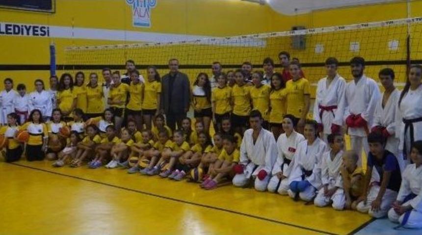 Başkan Kara&ccedil;oban&rsquo;dan Sporculara Ziyaret