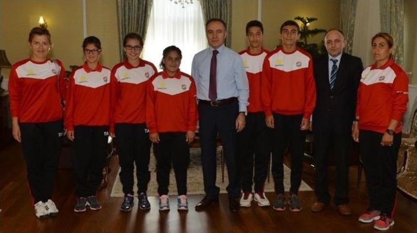 Yıldız Atletlerden Vali Altıparmak&rsquo;a Ziyaret