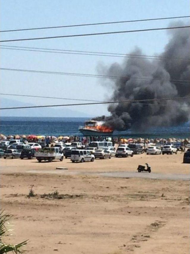 Sahilde Demirli Tur Teknesi Yandı 3