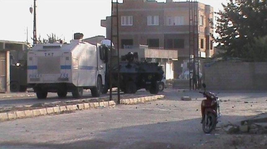 Nusaybin&rsquo;de Ara Sokaklarda A&ccedil;ılan Hendekleri Polis Ekipleri Kapattı