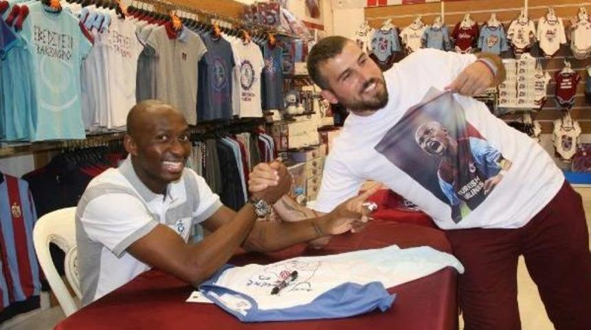 Trabzonsporlu Mbia&rsquo;Nın Imza G&uuml;n&uuml;nde Izdiham