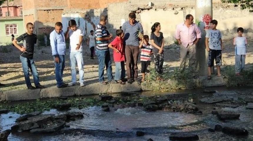 Diyarbakır&rsquo;da R&ouml;gar Kapağı Bomba Gibi Patladı: 5 Yaralı