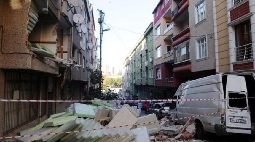 Ek Fotoğraflar // K&uuml;&ccedil;&uuml;kk&ouml;y'de Parke Imalathanesinde Sanayi T&uuml;p&uuml; Patladı: 9 Yaralı