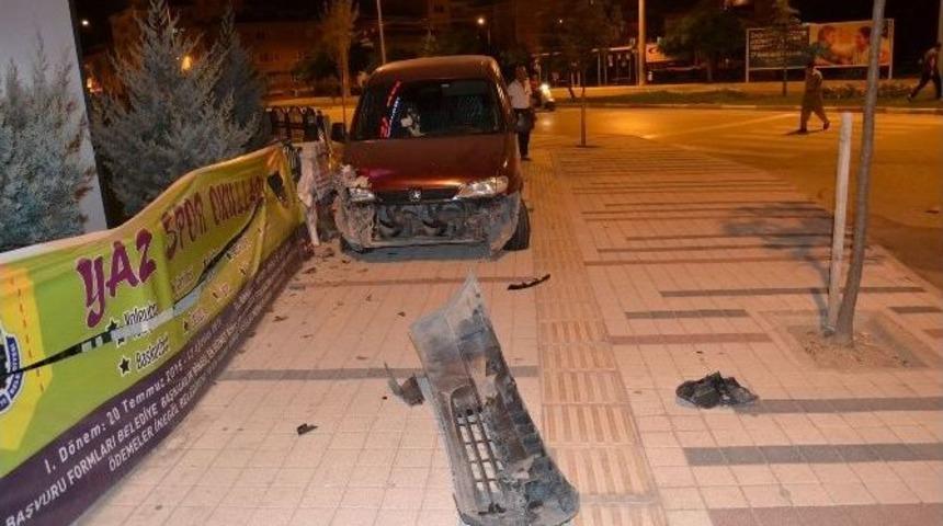 &Uuml;&ccedil; Ayrı Kazada 5 Kişi Yaralandı