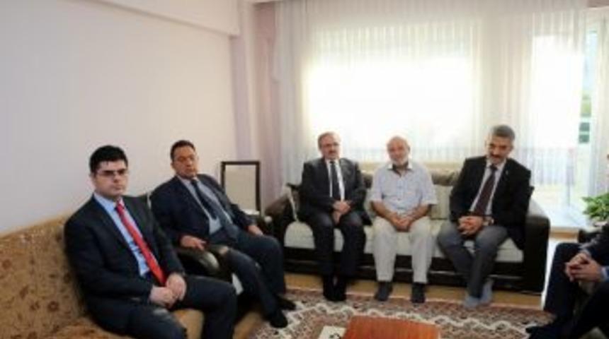 Vali Karaloğlu&rsquo;ndan Şehit Evine Ziyaret