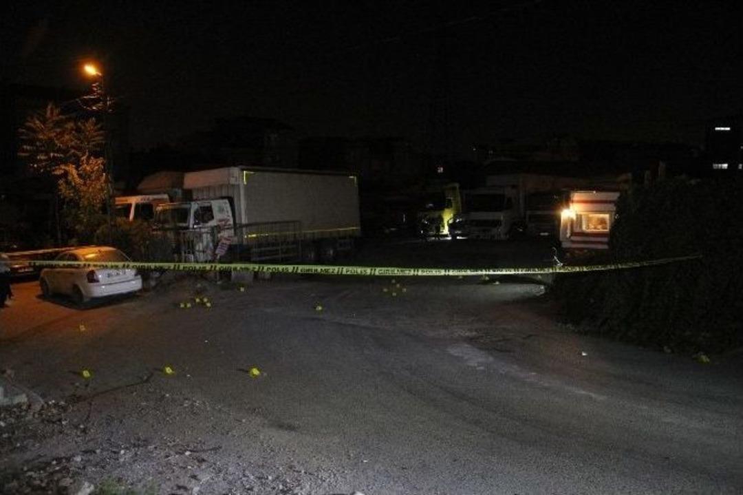 Bağcılar&rsquo;da Tır Otoparkına Silahlı Saldırı: 1 Yaralı