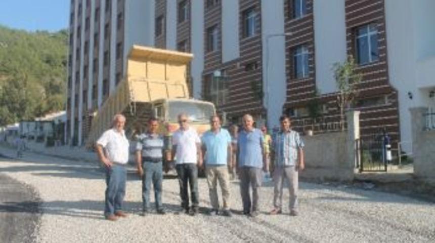 Anamur Meslek Y&uuml;ksek Okulu&rsquo;nun Yolu Asfaltlanıyor