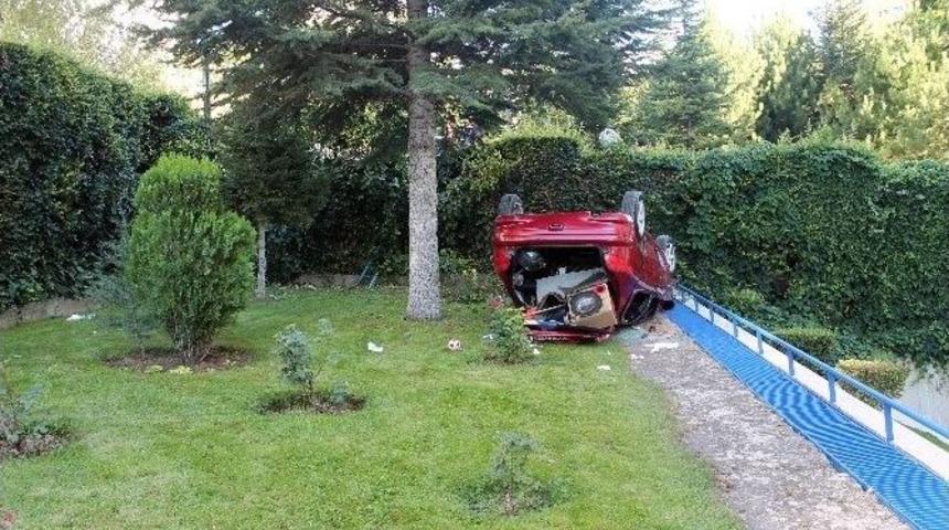 (&ouml;zel Haber) Gen&ccedil;lerin Drift Eğlencesi Kazayla Bitti: 4 Yaralı