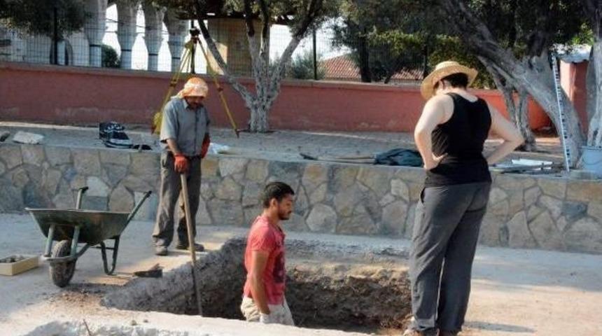 Huge Artefact Unearthed In Didim, Thought As Part Of Apollo Temple