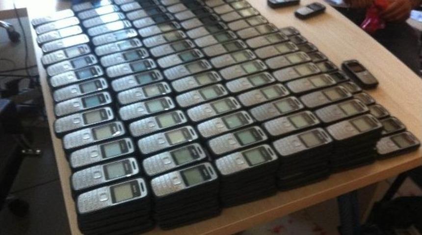 Diyarbakır&rsquo;da 705 Adet Ka&ccedil;ak Cep Telefonu Ele Ge&ccedil;irildi