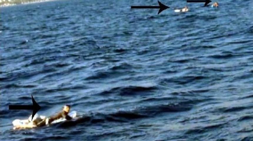 Uyanık Suriyeli Şambrelle Yunan Adasına Ge&ccedil;ti