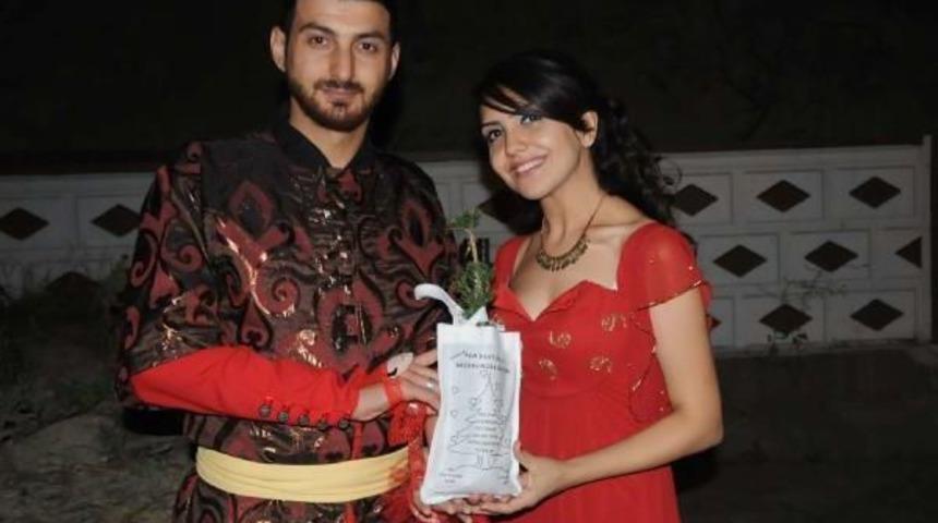 &Ouml;ğretmen &Ccedil;iftten Fidanlı D&uuml;ğ&uuml;n Davetiyesi