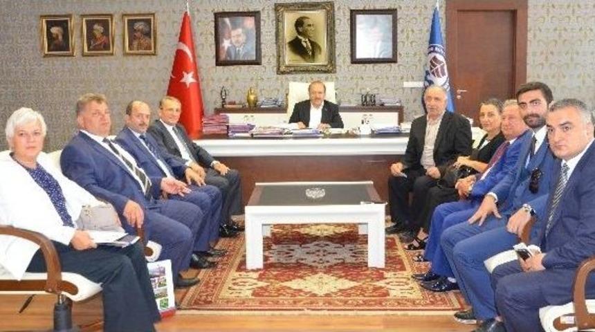 Trabzon Dernekler Federasyon Başkanı Demir&rsquo;den Başkan G&uuml;mr&uuml;k&ccedil;&uuml;oğlu&rsquo;na Ziyaret