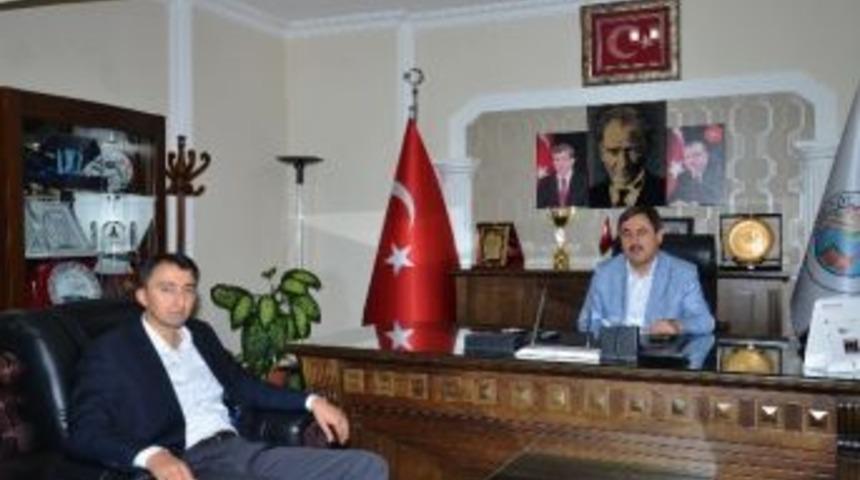 Kaymakam T&uuml;rk&rsquo;ten Başkan Eser&rsquo;e İade-i Ziyaret