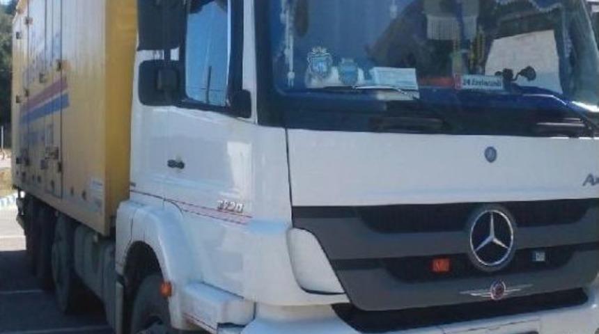 Ptt Kargo Kamyonundan G&uuml;mr&uuml;k Ka&ccedil;ağı Sigara &Ccedil;ıktı