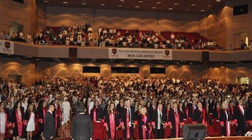 Nişantaşı &Uuml;niversitesi&rsquo;nde Mezuniyet Coşkusu