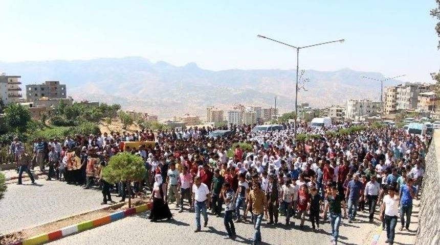 Şırnak&rsquo;ta Olayların Ortasında Kalarak Hayatını Kaybeden Gen&ccedil; Toprağa Verildi