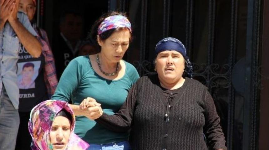 Soma Anneleri Dizlerini D&ouml;vd&uuml; &Ccedil;ocuklar Ağladı