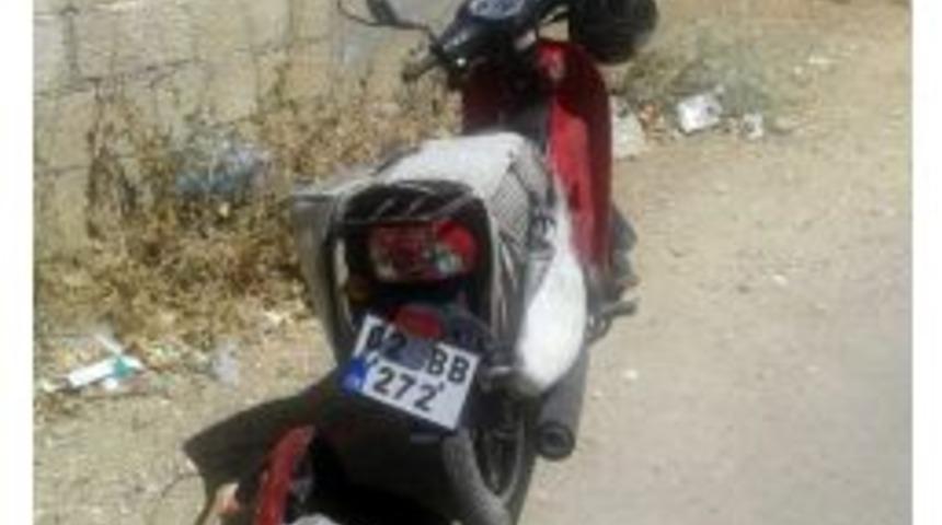 Motosiklet Hafif Ticari Araçla Çarpıştı: 1 Yaralı