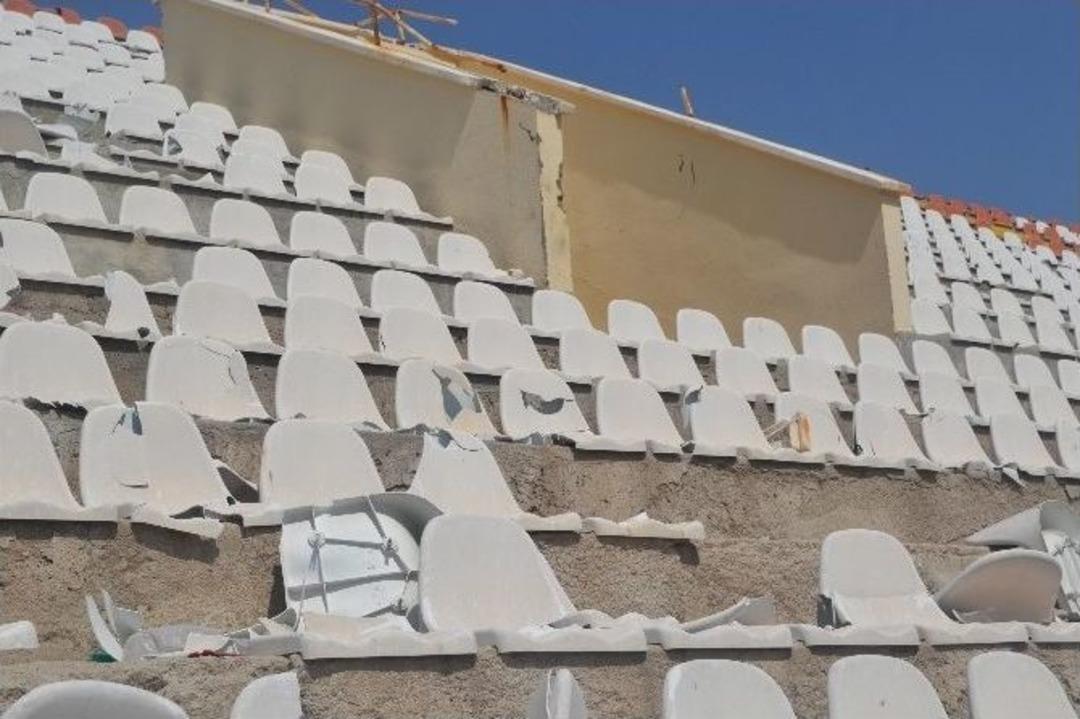 &Ccedil;atı &Ccedil;&uuml;r&uuml;k &Ccedil;ıkınca Kapalı Trib&uuml;ne Seyirci Alınmayacak