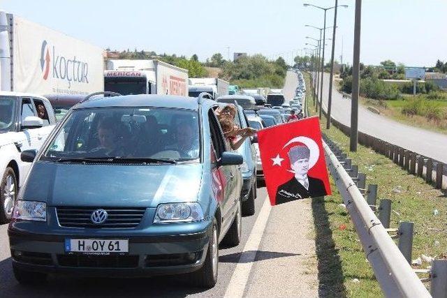 Kapıkule’de Gurbetçilerin ‘dönüş Çilesi’ Devam Ediyor