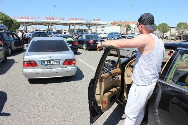 Kapıkule’de Gurbetçilerin ‘dönüş Çilesi’ Devam Ediyor