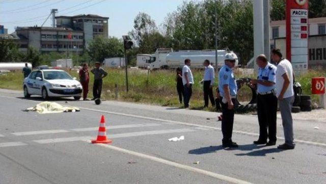 Otomobilin Çarptığı 70 Yaşınaki Motosikletli Öldü