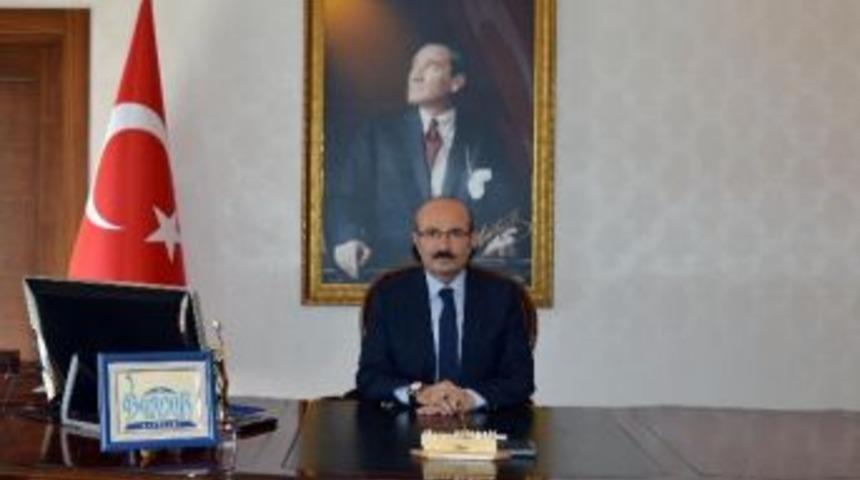 Vali K&uuml;rkl&uuml;&rsquo;den 30 Ağustos Mesajı