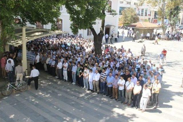 Sakarya’da Stklar Şehitler İçin Giyabi Cenaze Namazı Kıldı