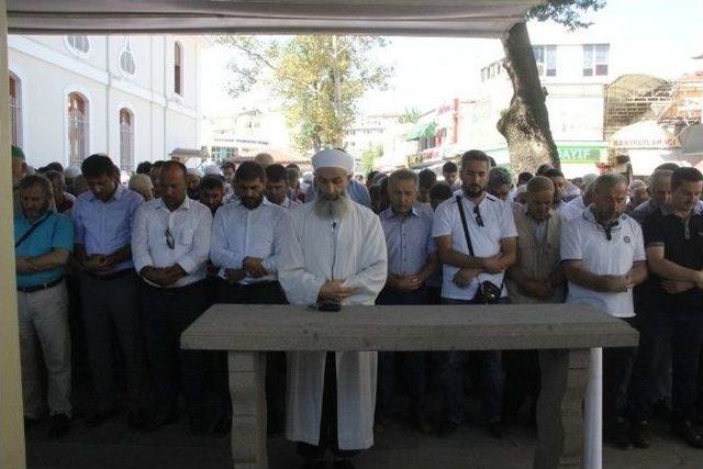 Sakarya’da Stklar Şehitler İçin Giyabi Cenaze Namazı Kıldı