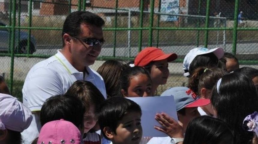 Yaz Spor Okullarına Katılan &Ouml;ğrencilere Sertifikaları Dağıtıldı