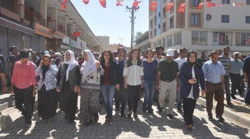 Y&uuml;ksekova'da Sokağa &Ccedil;ıkma Yasağı Kaldırıldı (3)