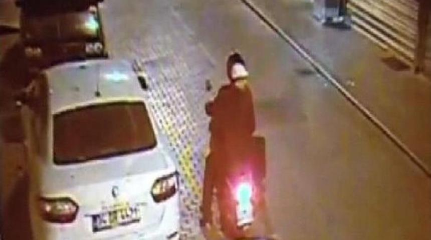 İranlı 2 Sığınmacı, Cezayirli Turist Aileyi Dolandırdı