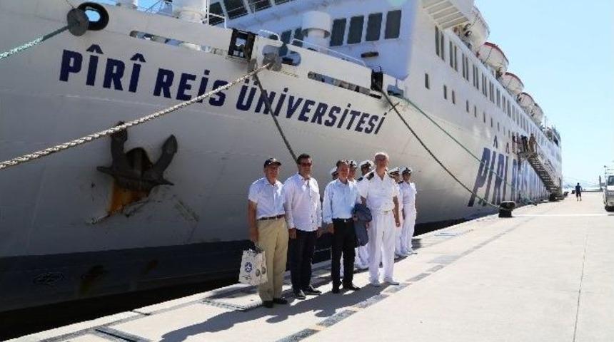 Başkan Kocadon, Piri Reis Okul Gemisini Gezdi
