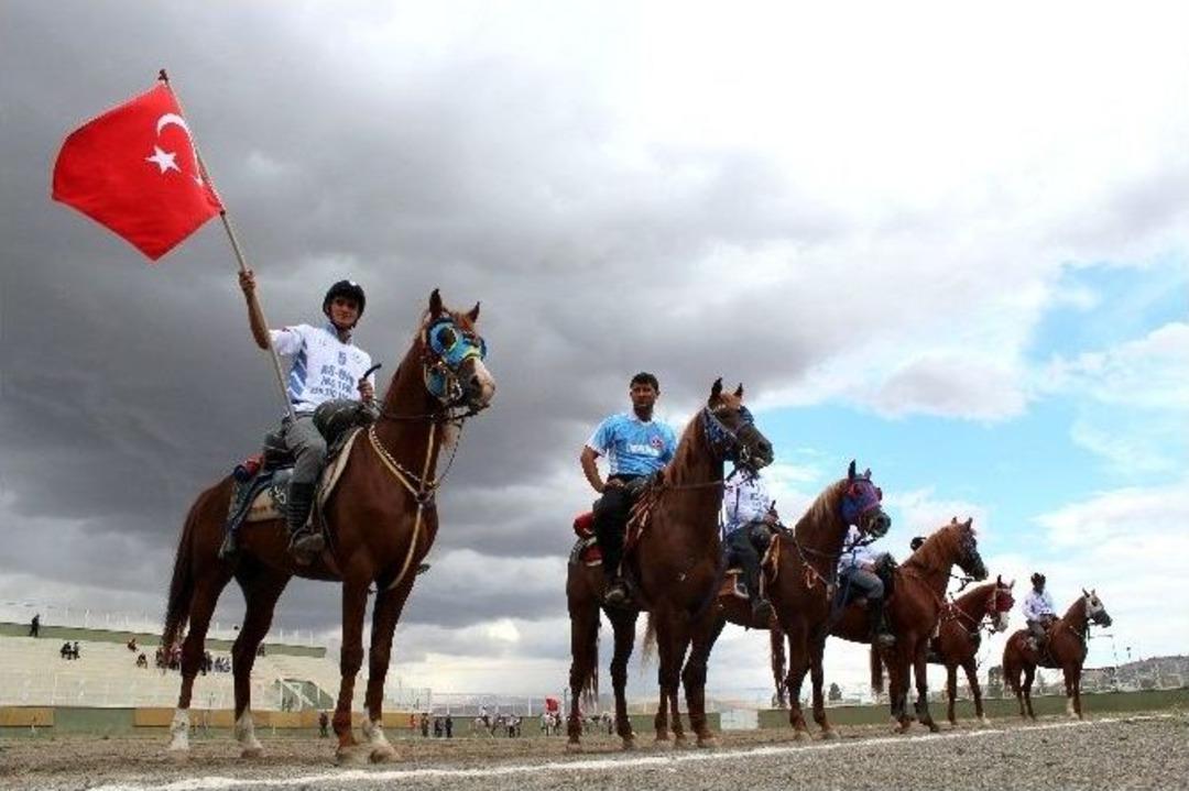 Atlı Cirit T&uuml;rkiye Şampiyonası &Ccedil;eyrek Final Ma&ccedil;ları Erzurum&rsquo;da Başladı