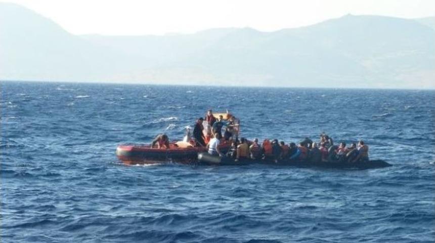 Ege&rsquo;de 64 Operasyonda Bin 917 Sığınmacı Son Anda Kurtarıldı