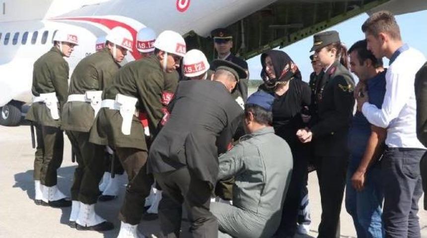 Trafik Kazasında Hayatını Kaybeden Uzman Onbaşı, Yarın Toprağa Verilecek