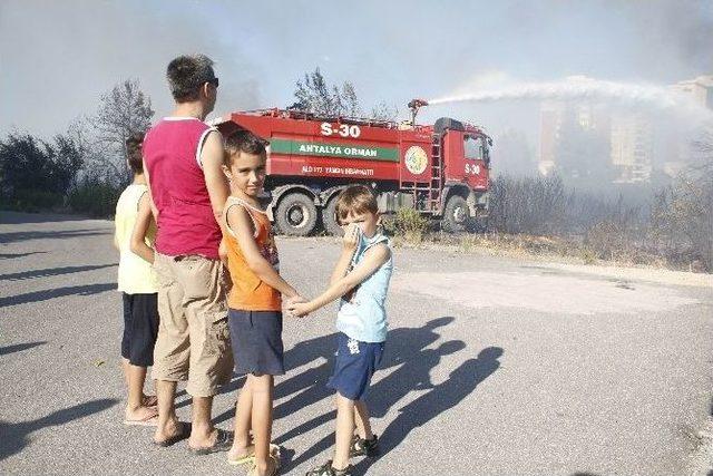 Antalya’da 5 Dönümlük Orman Alanı Yandı