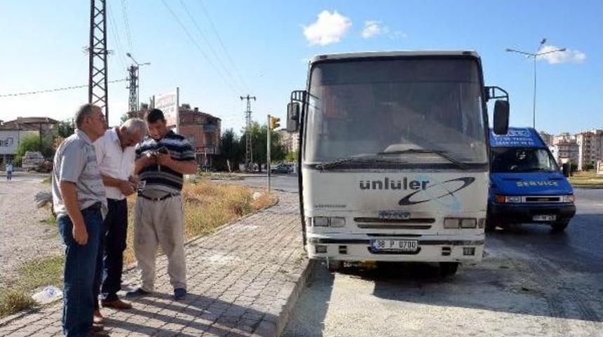 Midib&uuml;steki Yangını Esnaf S&ouml;nd&uuml;rd&uuml;