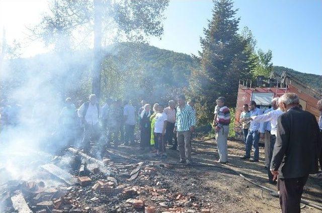 Keçilerini Kurtarmak İsterken Yanarak Öldü