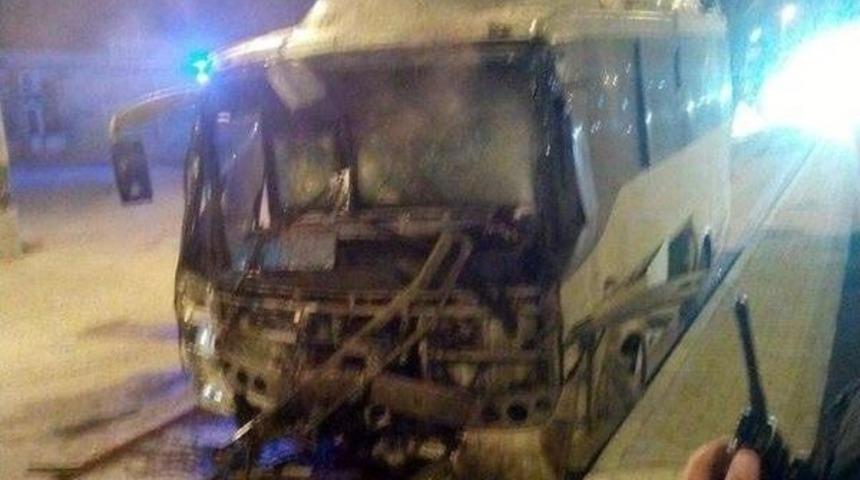 Pkk'lılar &Ccedil;evik Kuvvet Midib&uuml;s&uuml;ne Roketatarla Saldırdı: 19 Yaralı