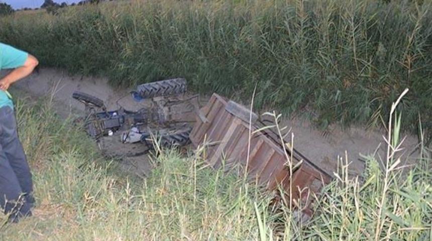 İki Trakt&ouml;r Devrildi: 19 Tarım Iş&ccedil;isi Yaralandı