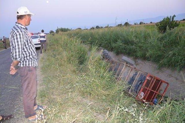 İki Traktör Devrildi: 19 Tarım Işçisi Yaralandı