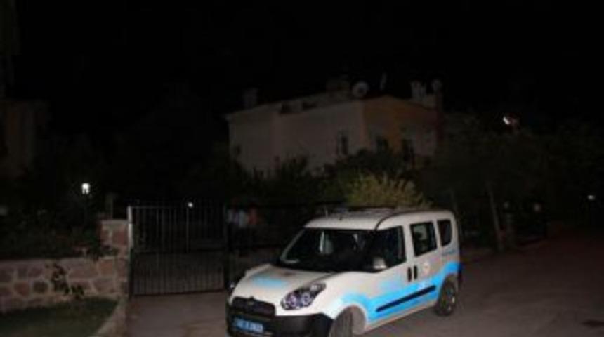 Polis Memuru, Meslektaş Sevgilisini &Ouml;ld&uuml;rd&uuml;