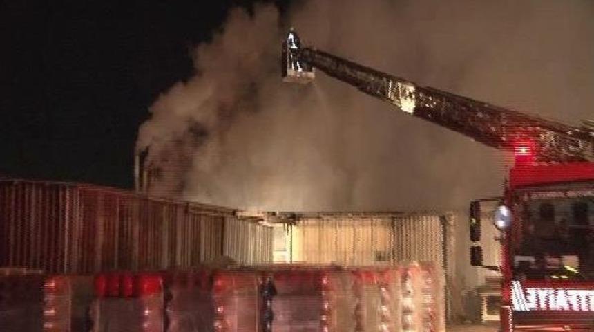 Tuzla'da Depo Yangını