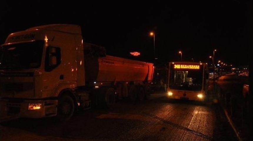 Hali&ccedil; K&ouml;pr&uuml;s&uuml; Metrob&uuml;s Yolunda Bakım-onarım &Ccedil;alışması Başladı