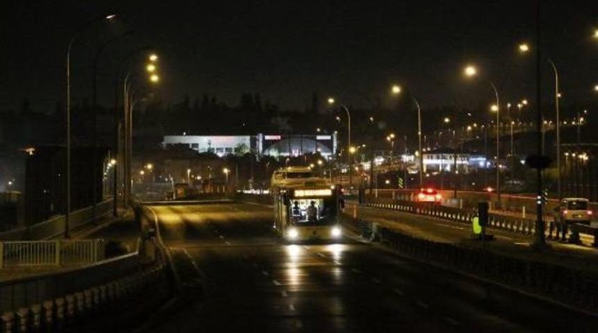 Hali&ccedil; K&ouml;pr&uuml;s&uuml; Metrob&uuml;s Yolu Bakıma Alındı